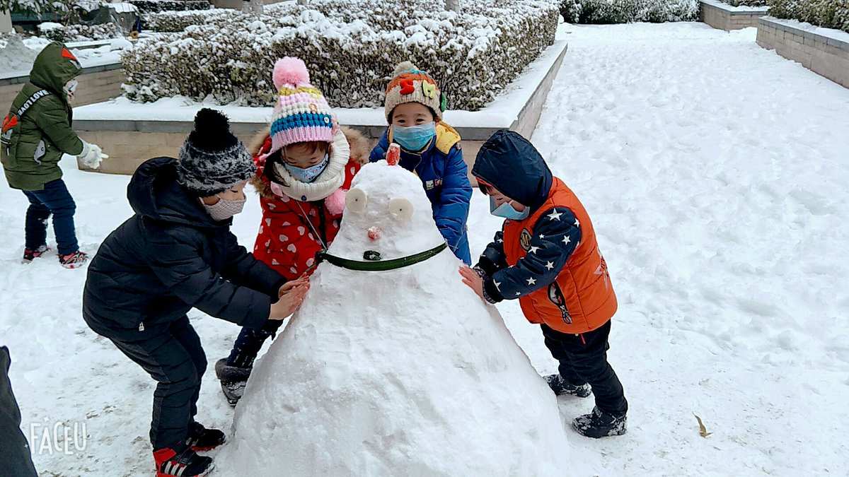 雪堆雪人的作文_堆雪人作文20_堆雪人的作文
