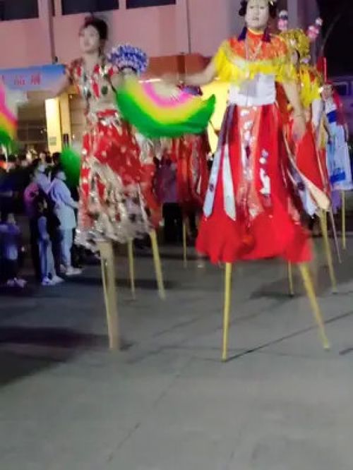 踩高跷